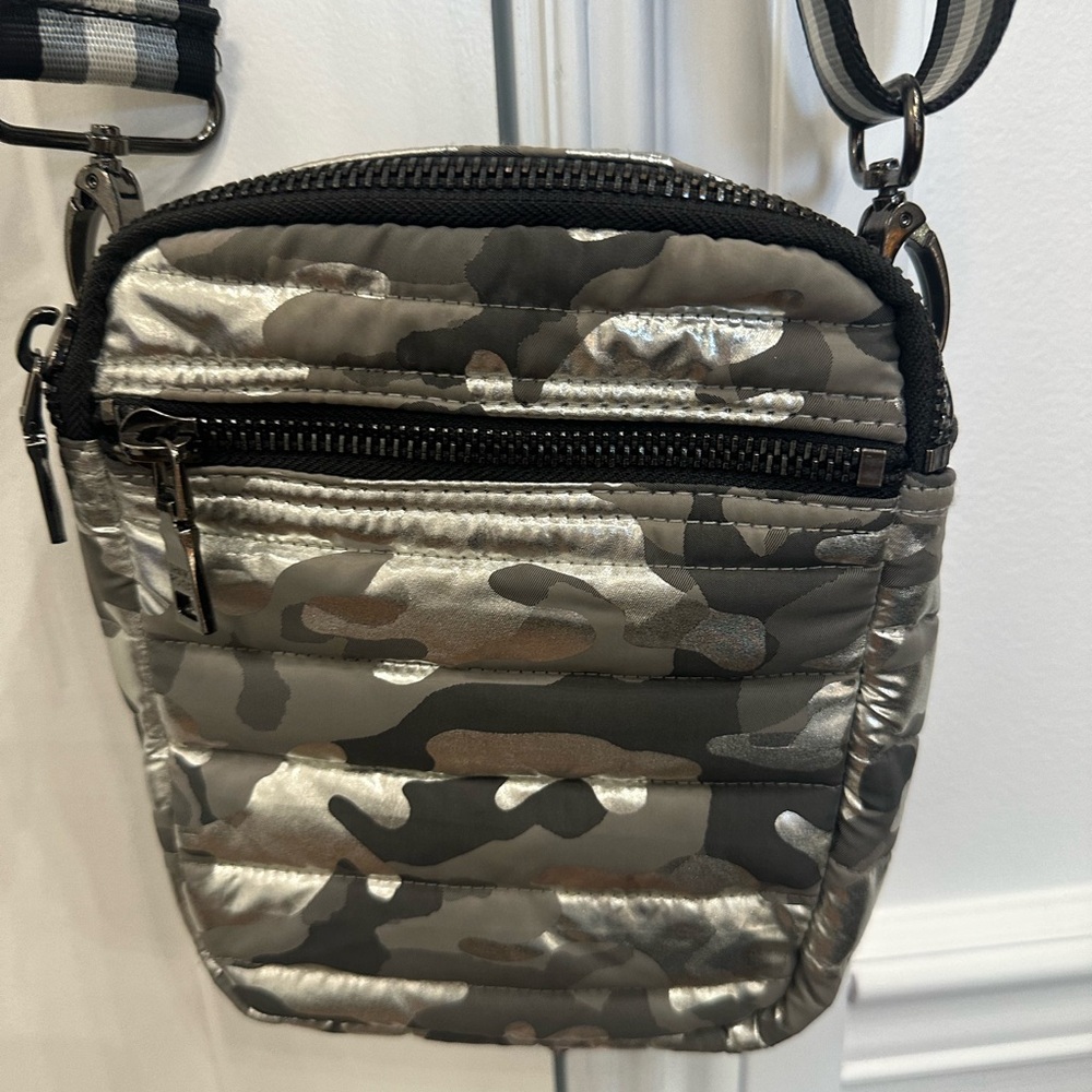 THINK ROYLN Silver/Black Camouflage Crossbody Bag with extra shoulder strap - Picture 5 of 6